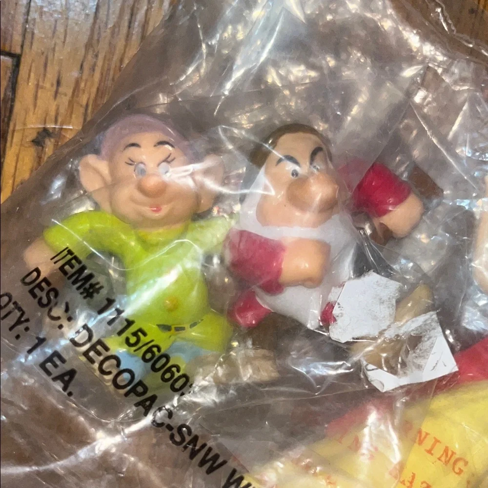 NWT Disney Snow White Grumpy Dopey Cake Toppers